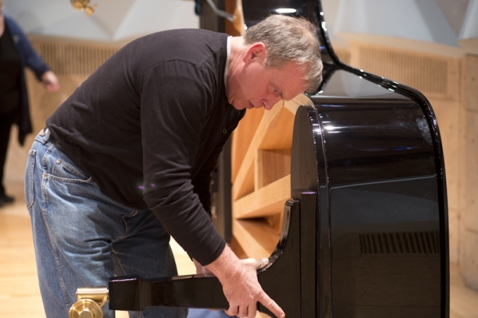 piano_leg_installation.jpg piano_leg_installation
