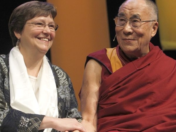Laurie+and+Dalai_0.jpeg