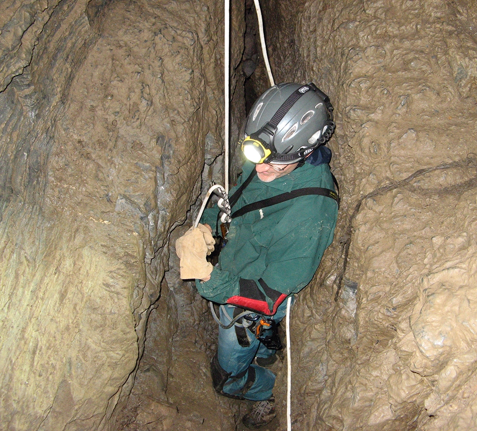 munroe_belay_cave1200.jpg