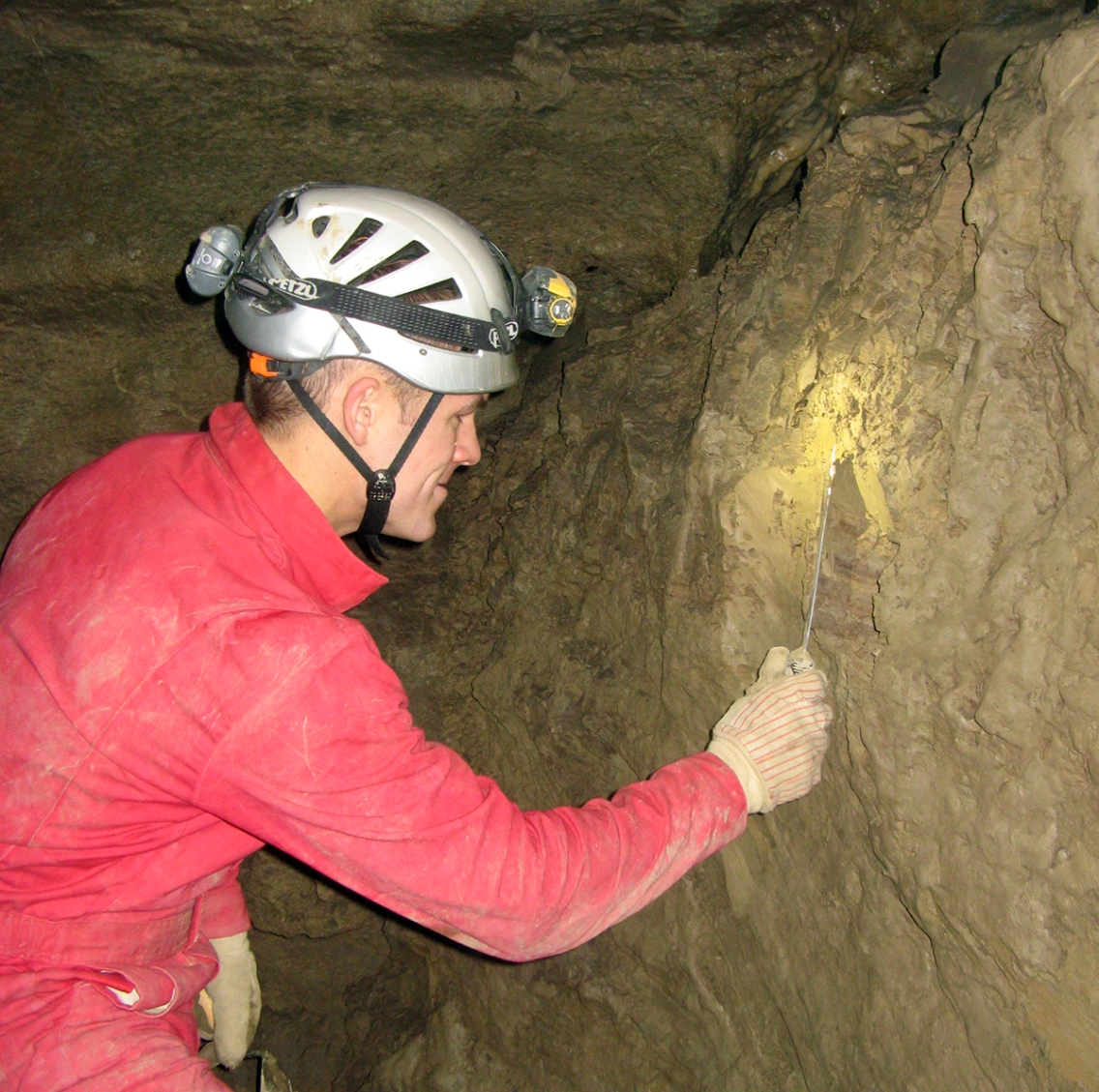munroe_cave_sediment_gathering1200.jpg