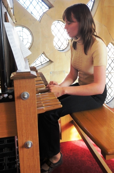 Tatiana_Lukyanova-carillon