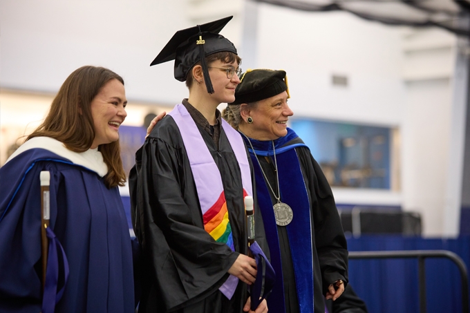 President Laurie Patton and Middlebury Alumni Association Vice President Hannah Burnett ’10 (left) congratulated the midyear graduates and handed out replicas of Gamaliel Painter's cane.