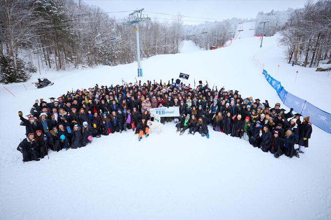 The Class of 2023.5 gathers for a group photo at the base of the Middlebury Snowbowl.