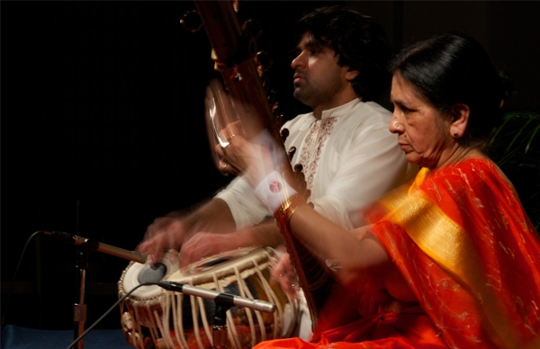 M-News_feature_sitar_ethno_conf_amy_hart_031517.jpg