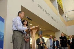 jim_davis_remarks_050610.jpg library_naming_davis_remarks