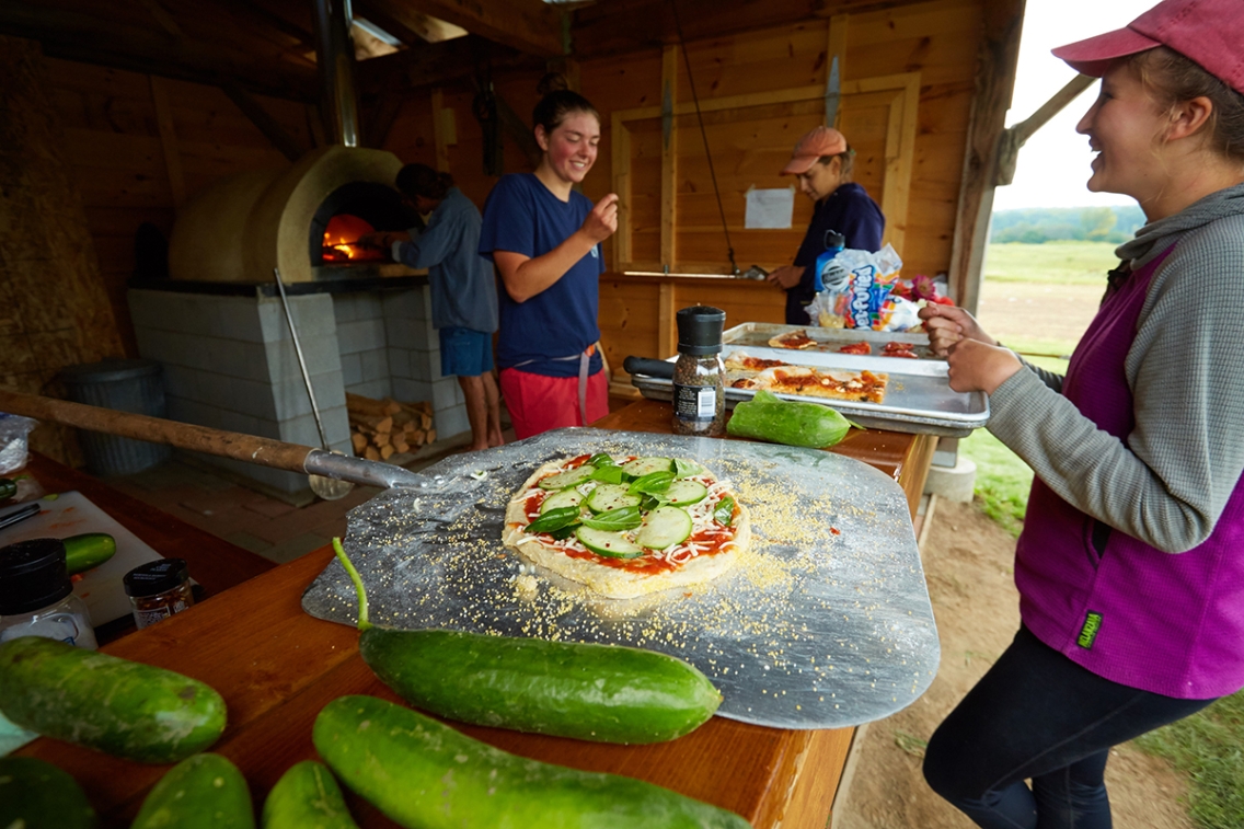 knoll17_pizza_kitchen.jpg
