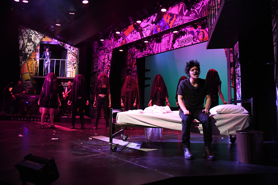 Group performs American Idiot