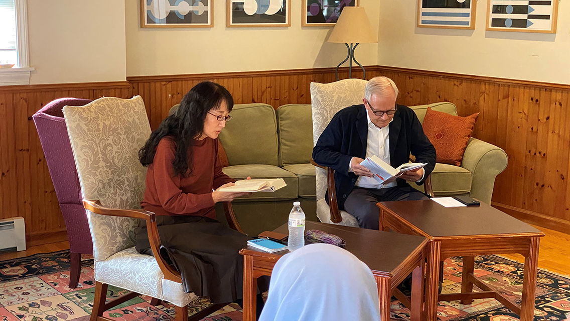 Yu Miri with Japanese Studies students and faculty