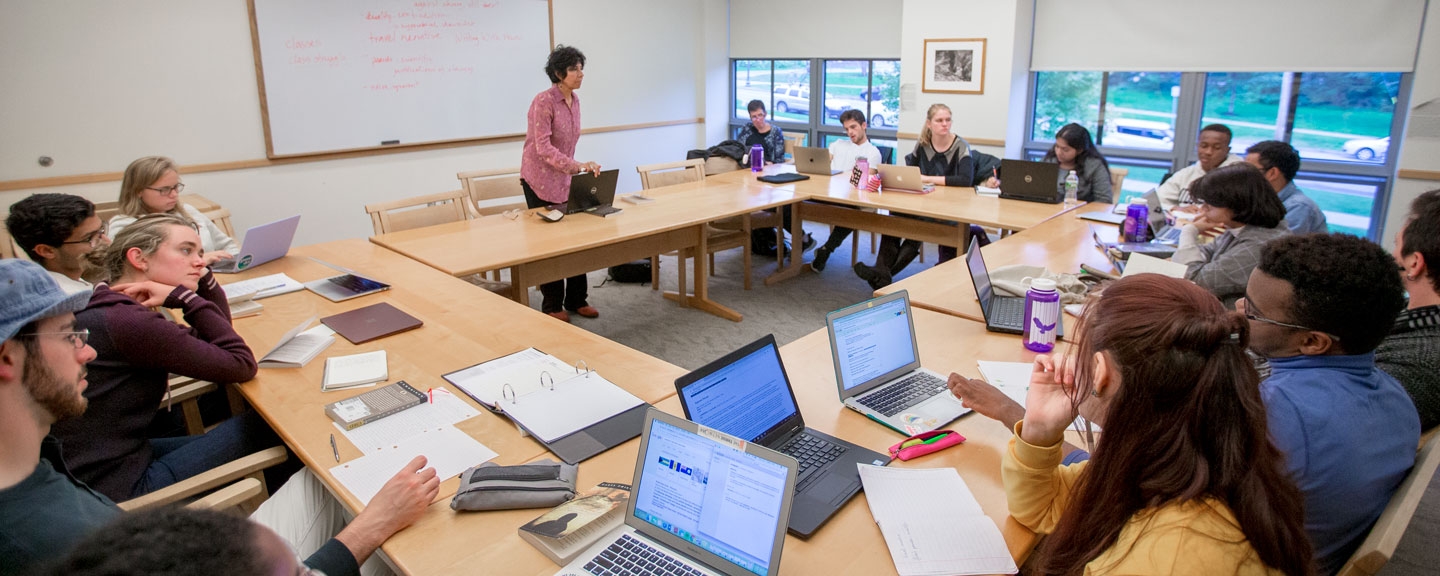 Professor Yumna Siddiqi teaches a class.