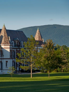 Exterior view of the Chåteau, home of the Betty Ashbury Jones MA ’86 School of French.