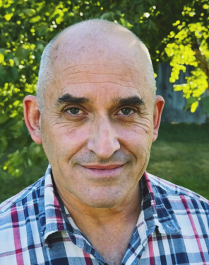 Profile of Roberto Lint Sagarena
