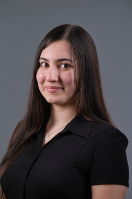 Profile of Ale Valdivia, '28