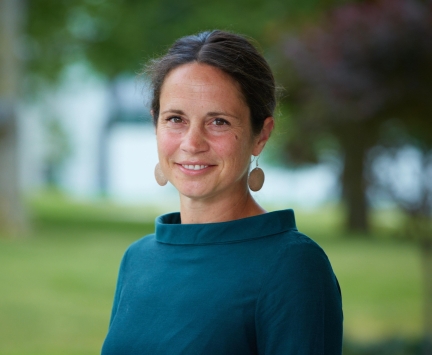 headshot of Carrie Anderson