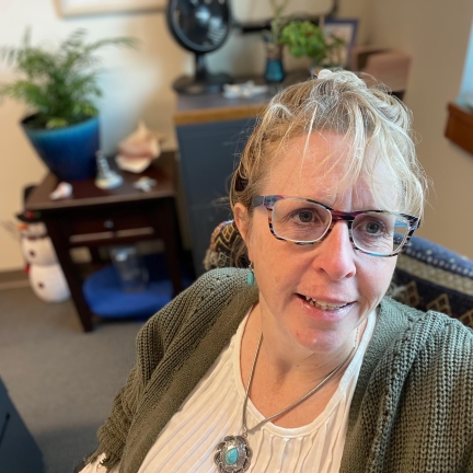 woman with blonde hair and glasses