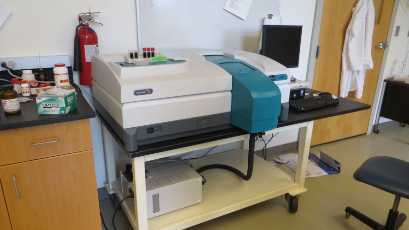 Cary 4000 UV/VIS Spectrometer