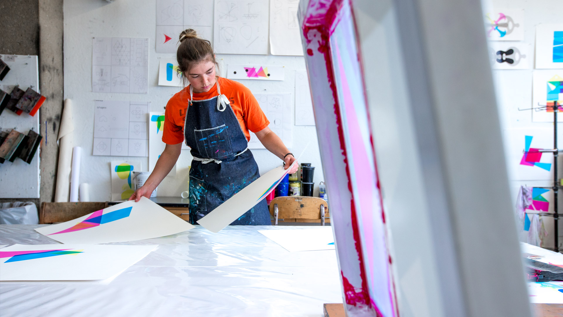 A student works on her piece in the silkscreening studio.