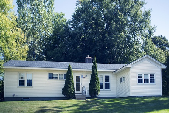 picture of the Russian house (637 College Str)