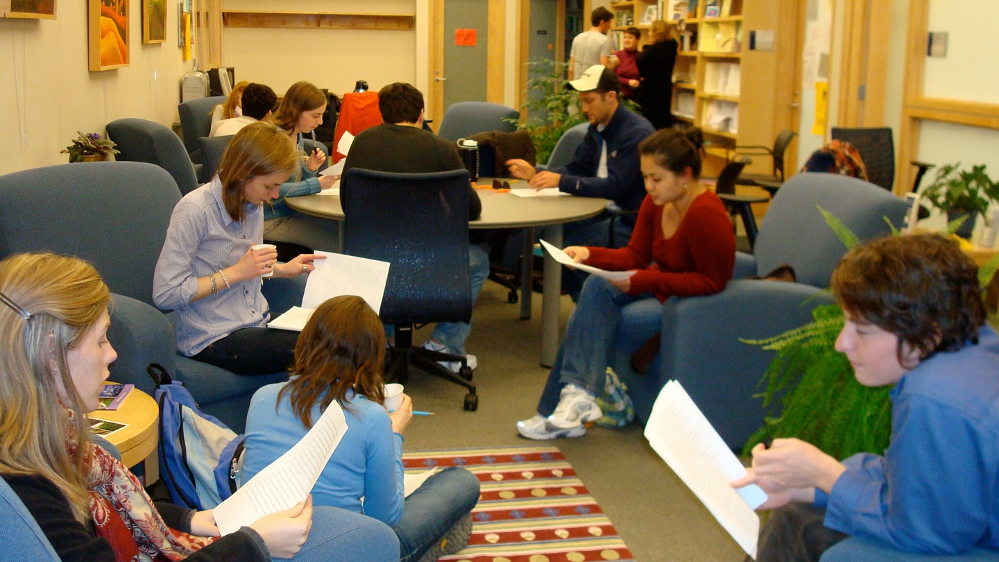 Students working together at the Writing Center.