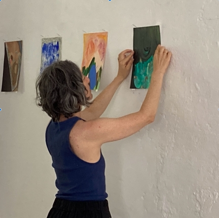 hedya klein with artwork