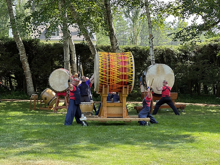 people play large Japanese Taiko drums outdoors
