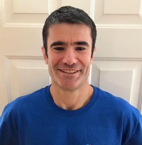 Photo portrait of man wearing blue shirt 