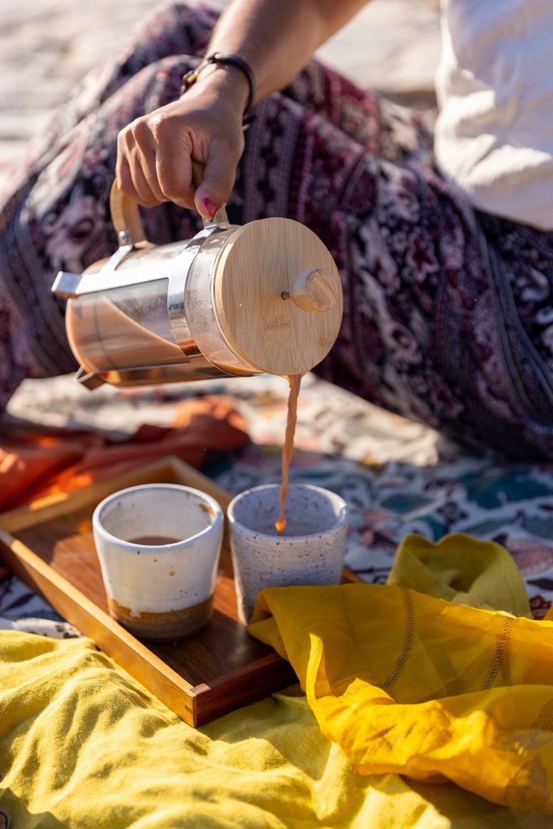 chai in cups