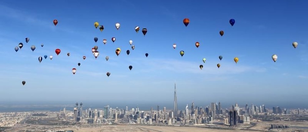 City with hot air ballons