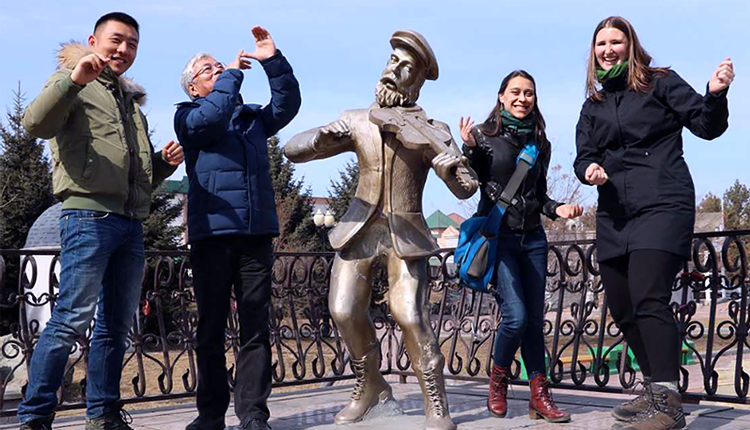 Birobidzhan Statue