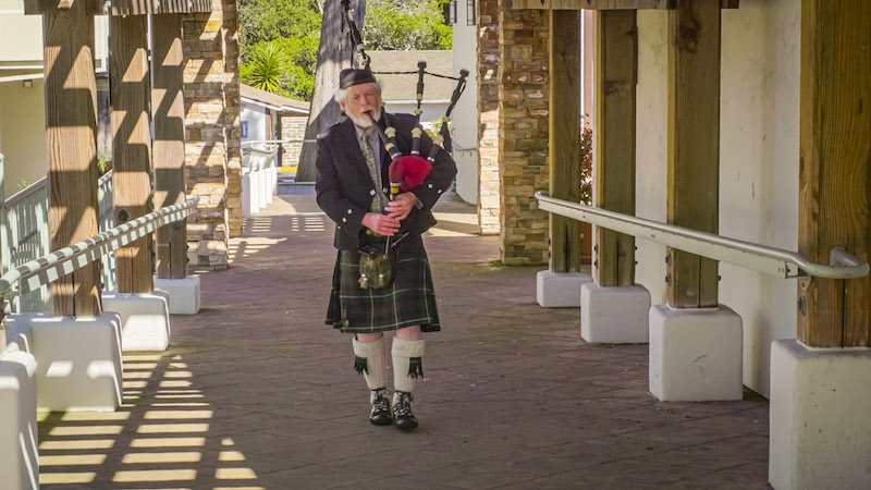 Mike Gillen on bagpipes by Samson