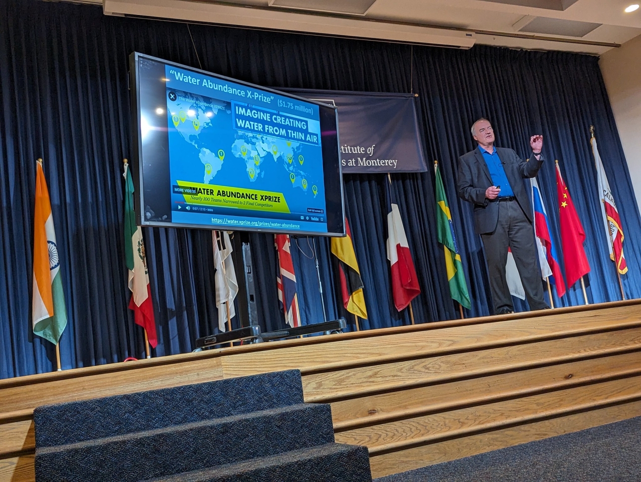 Professor Langholz delivers a lecture on the future of water