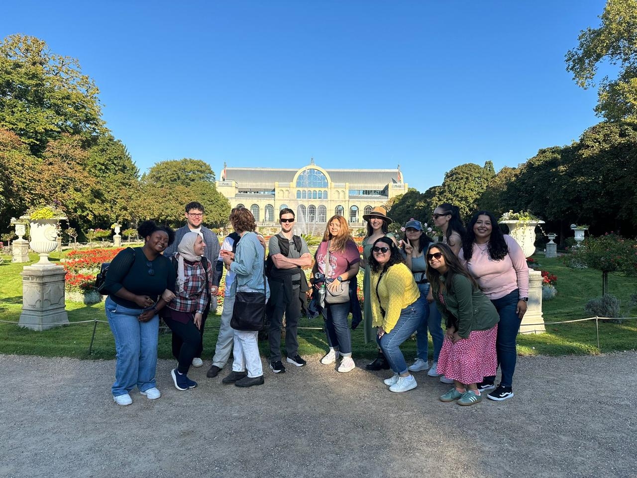 students at the botanical gardens