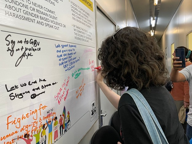 Levi Mahler leaving an encouraging word at the Thutuzela Care Centre in Richards Bay