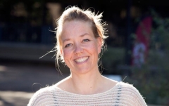 Dr. Jennifer Suckale smiling brightly, sun in her hair