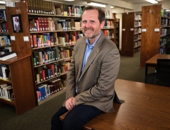 Professor Scott Pulizzi in the library