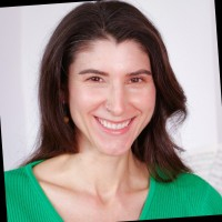 Stephanie Gentle Headshot