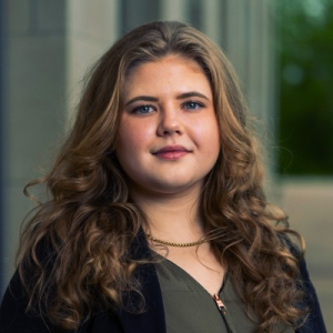 Becca Bauman Headshot