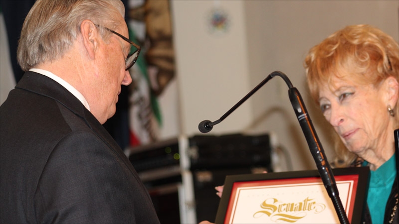 Jan receives award