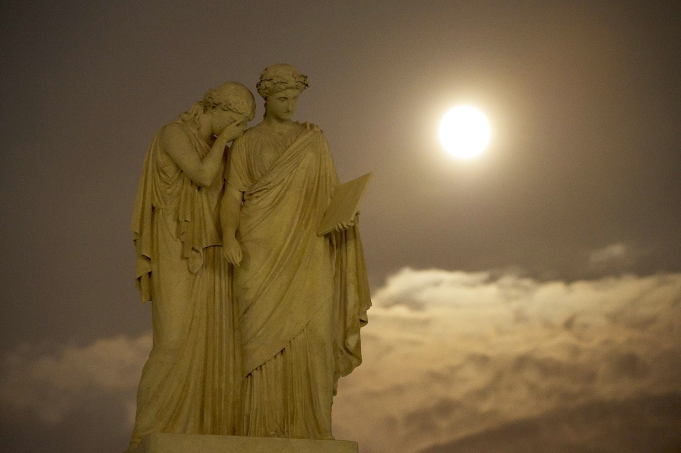 Monuments in Washington, D.C. under a supermoon