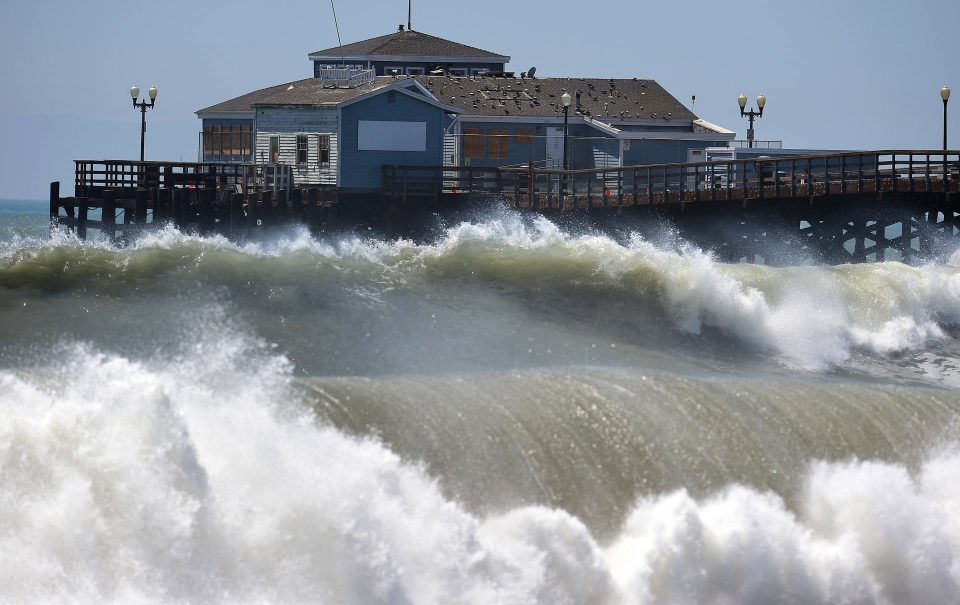 Big Wave coming up over condemed house