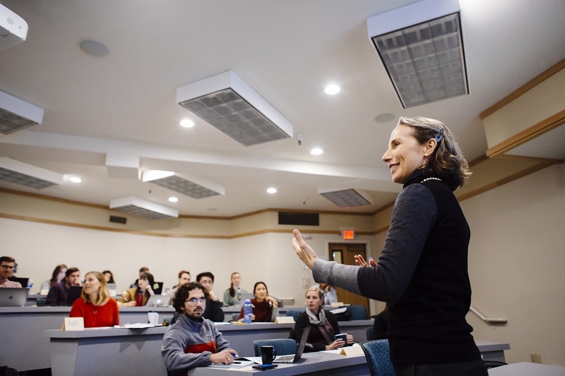 Professor Moyara Ruehsen teaching a class of students