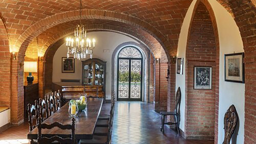The dining room in the Villa