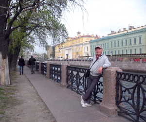 Dennis Kimmage leaning on a fence in Russia
