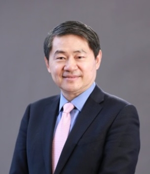 Photo of Dr. Henry Wang