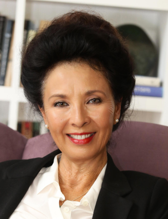 faculty photo of Jacqueline Oliveira