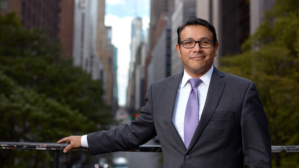 Profile photo of an alumnus with the New York City skyline behind him.