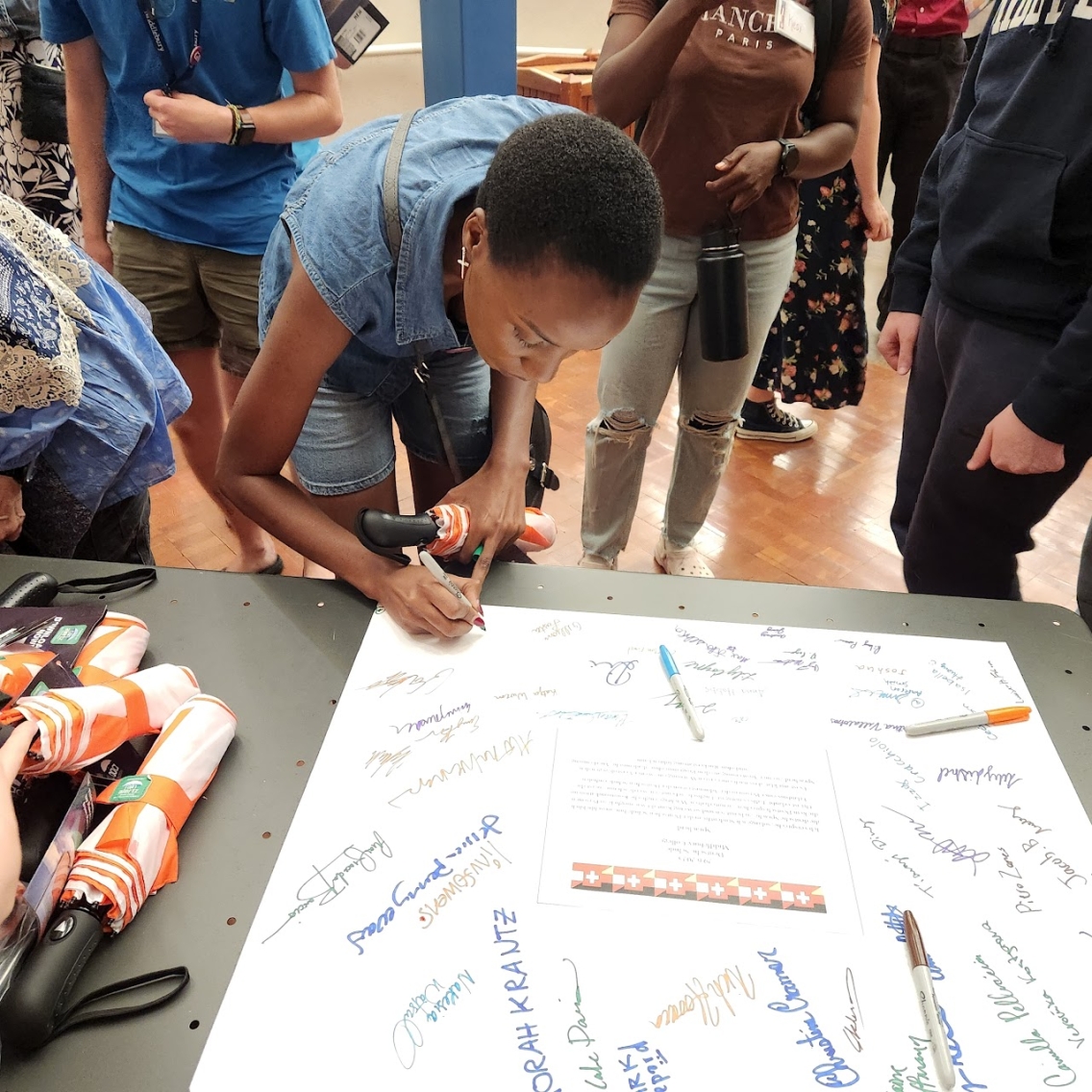 a woman signs the Language Pledge at Middlebury College.