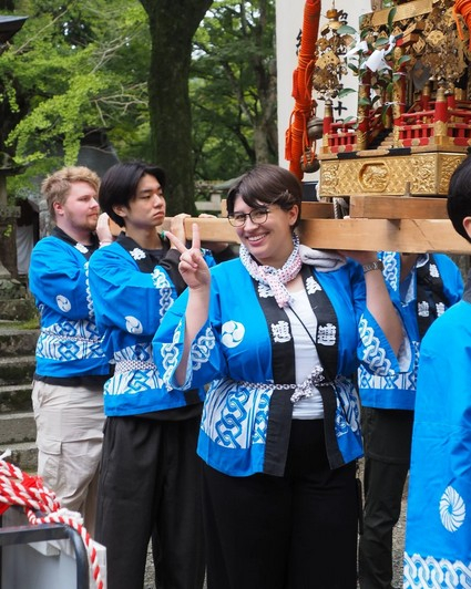 Doing my part to carry the portable shrine at the Akada Shrine Autumn Festival