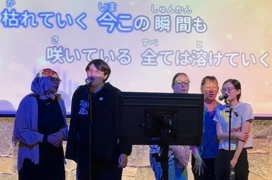 Singing my heart out at karaoke with my fellow Middlebury students