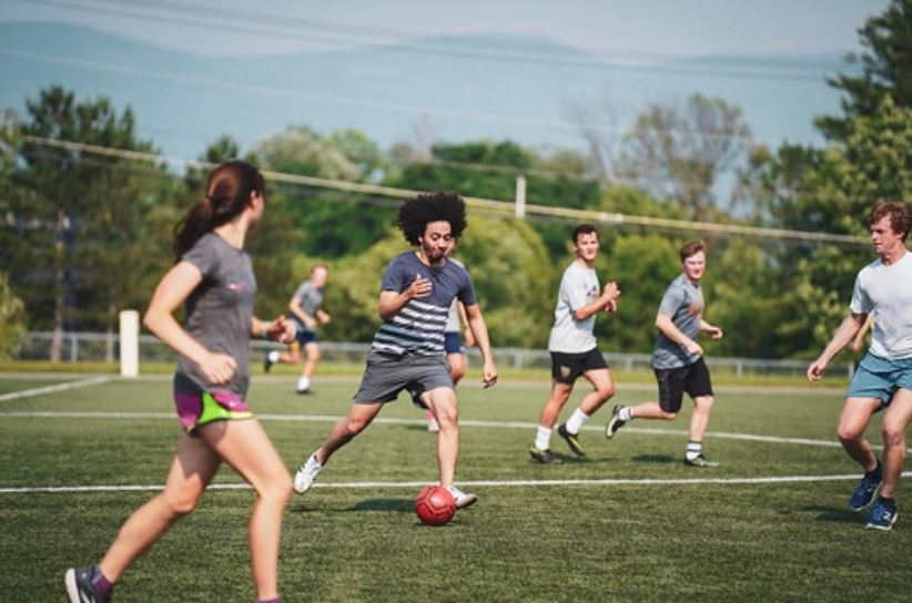 A soccer game - all in French!