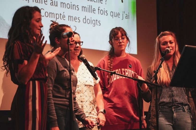 Students give a presentation in French.